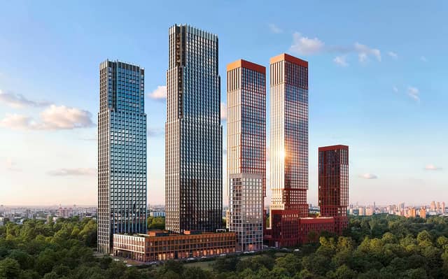 В продаже 716 лотов в восьми корпусах двух очередей — крупнейшая экспозиция среди всех новостроек нашего каталога: студии от 22 м², 300 евродвушек, 251 евротрёшка и резиденции до 148,1 м² на этажах до 59-го