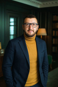 Геннадий Бегучев, куратор Соброкер